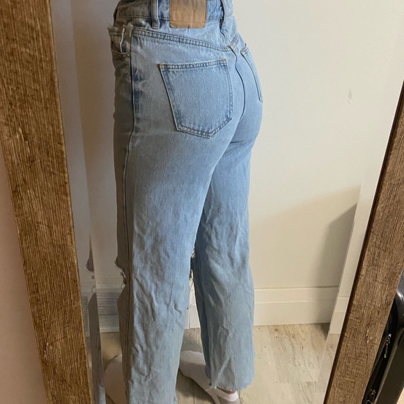 Shein Distressed Jeans - Picture 4 of 4